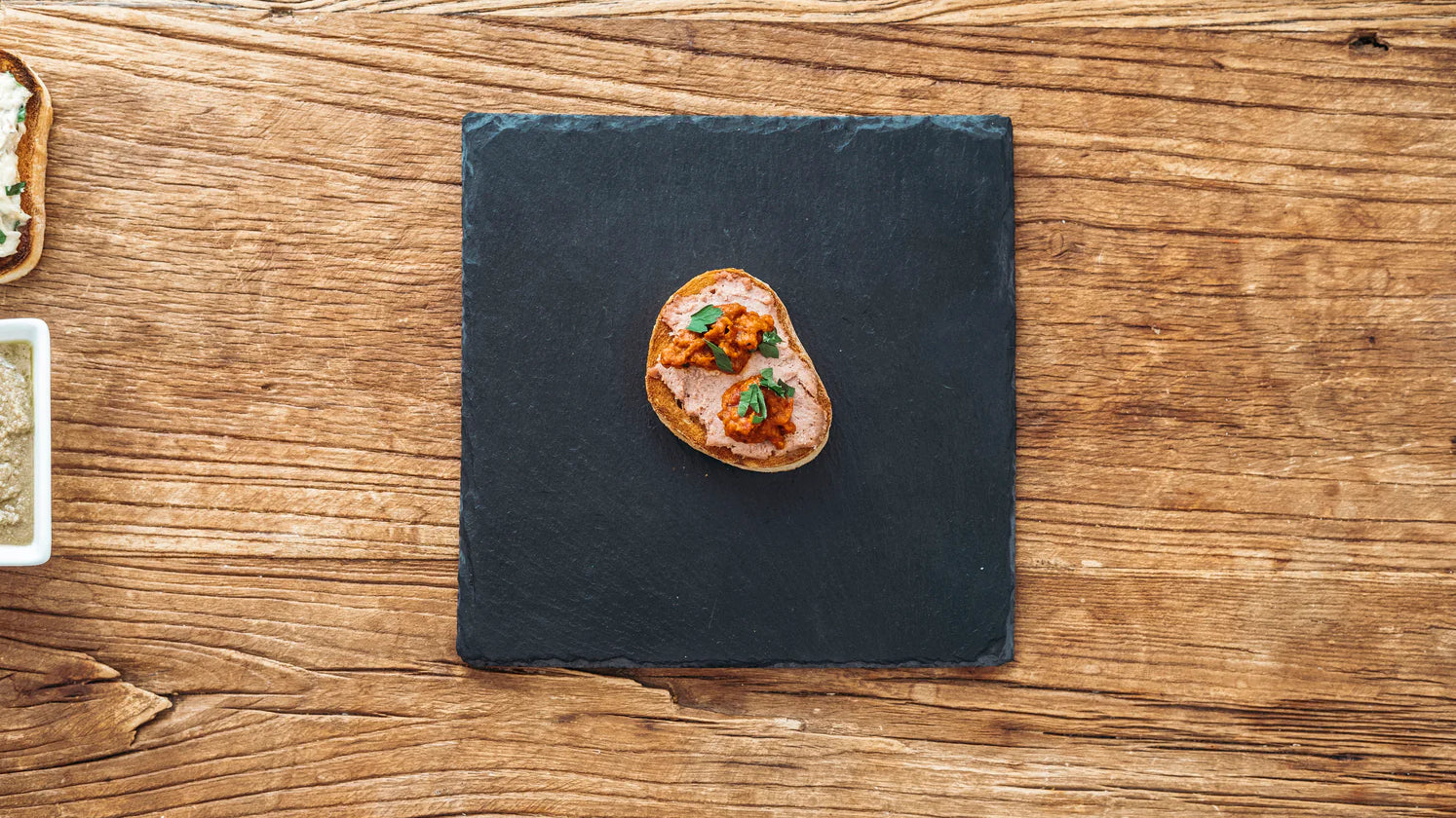 Pincho con paté y romesco