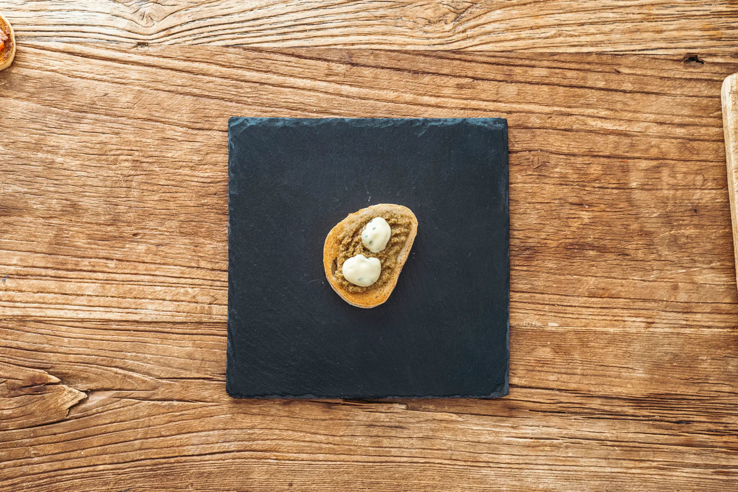 Pincho tapenada con alioli