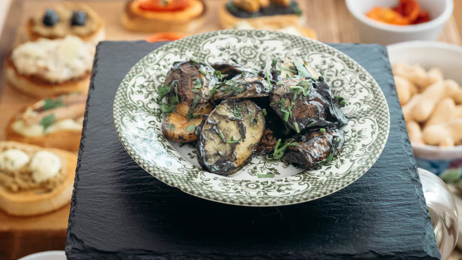 Patatas con Alioli de Ajo Negro