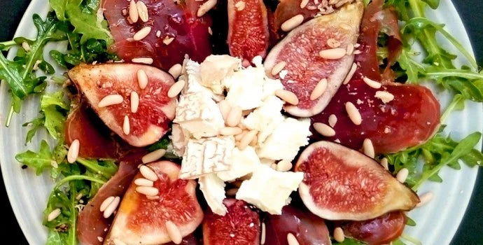 FRESH FIGS WITH JAMÓN, GOATS CHEESE AND ROCKET SALAD